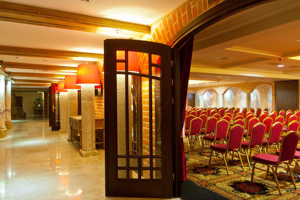 גיז'יצקו Hotel Zamek מראה חיצוני תמונה